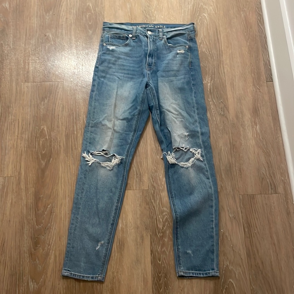 American Eagle Ripped Straight Mom Jean size 2